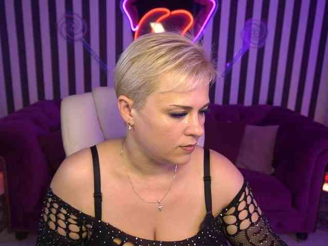 CrystalVibe webcam