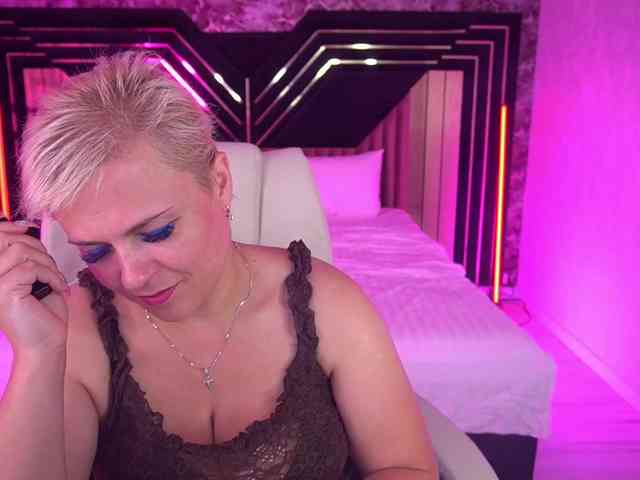 CrystalVibe webcam