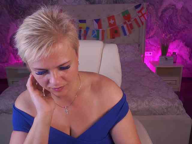 CrystalVibe webcam