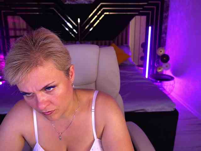 CrystalVibe webcam