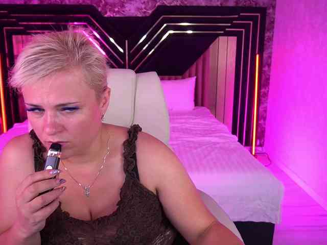 CrystalVibe webcam