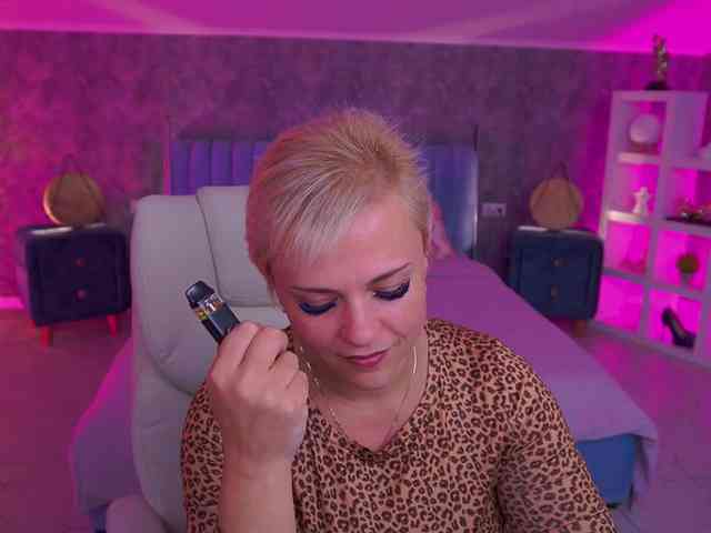 CrystalVibe Live Webcam on BongaCams