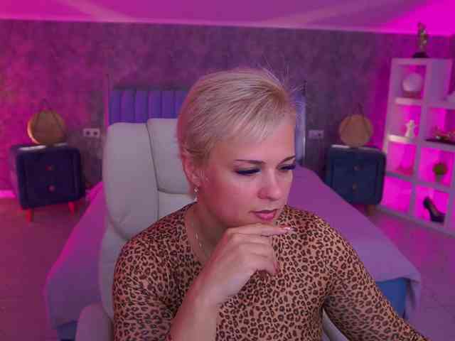 CrystalVibe Live Webcam on BongaCams