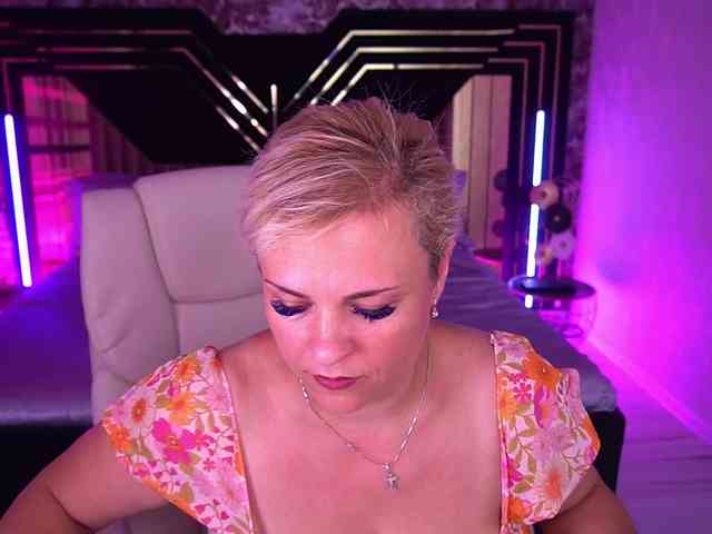 CrystalVibe webcam