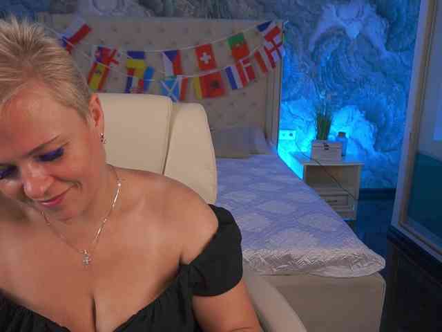 CrystalVibe webcam