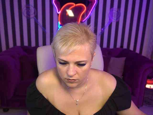 CrystalVibe webcam