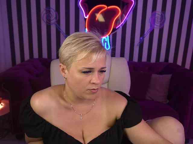 CrystalVibe webcam