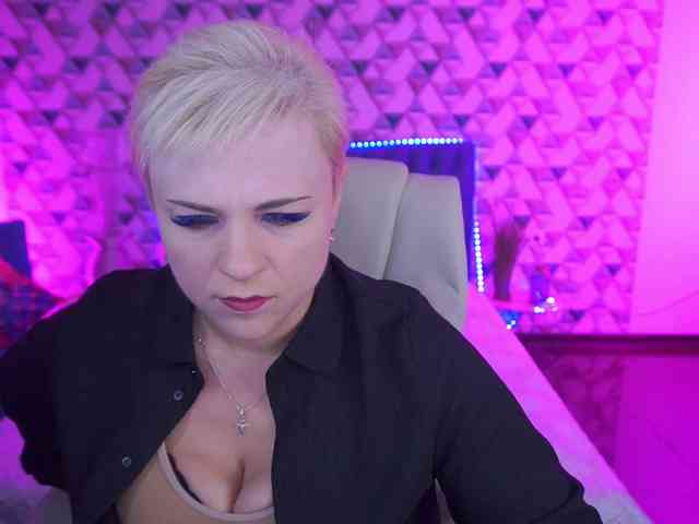 CrystalVibe Live Webcam on BongaCams