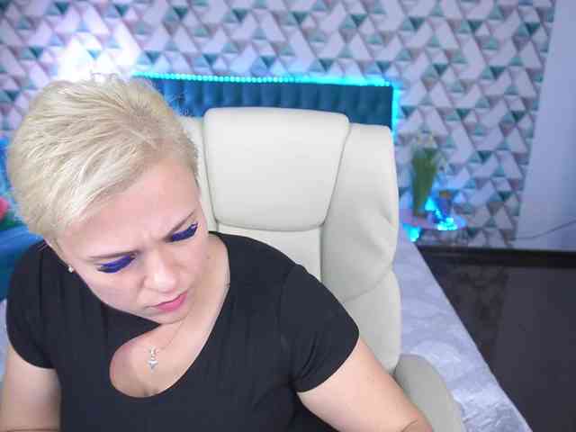 CrystalVibe webcam