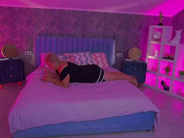 CrystalVibe Live Webcam on BongaCams
