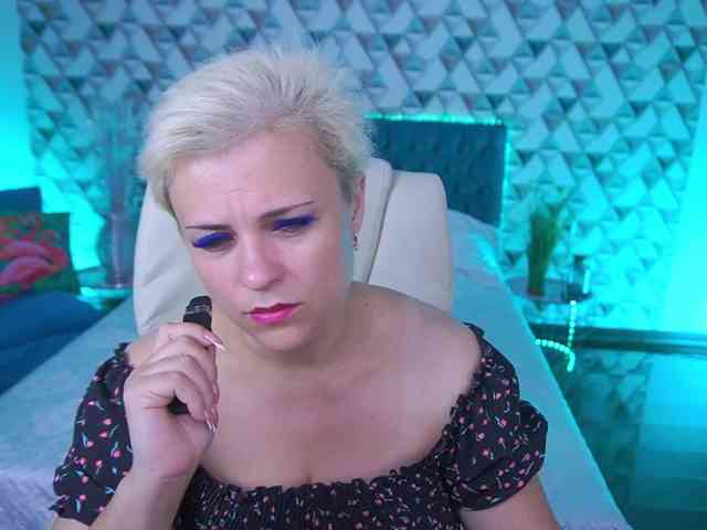 CrystalVibe webcam