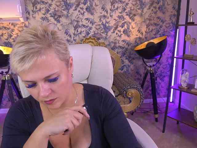 CrystalVibe webcam