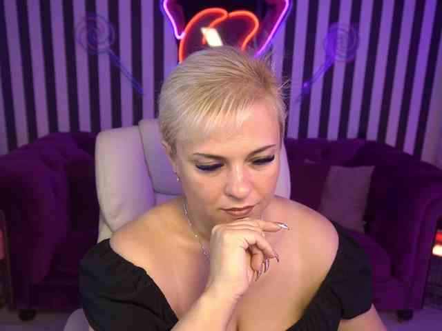 CrystalVibe webcam