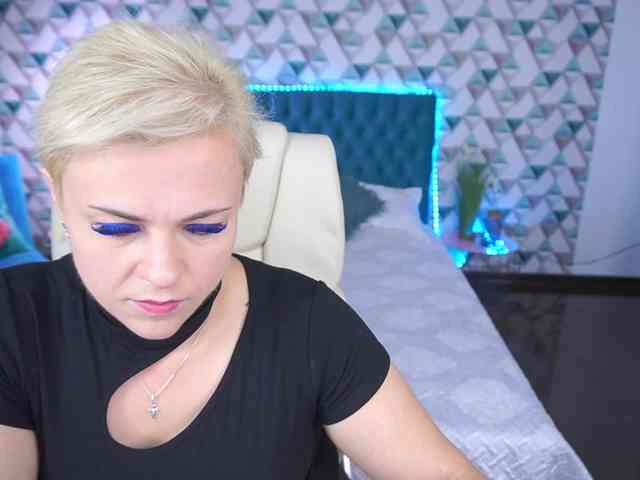CrystalVibe webcam