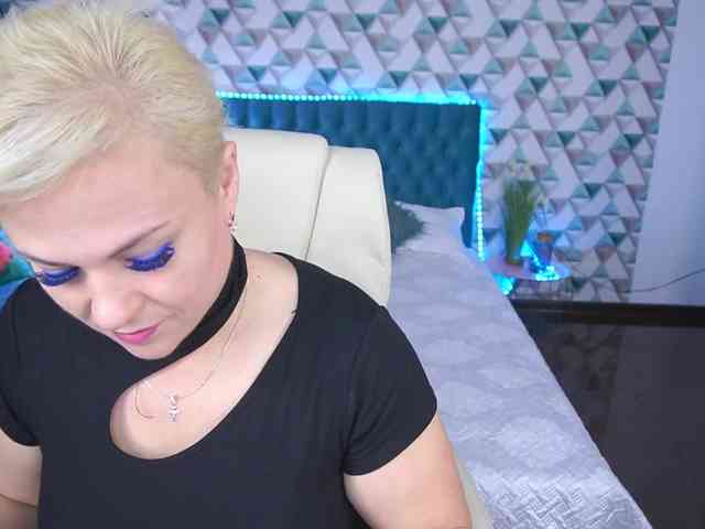 CrystalVibe webcam