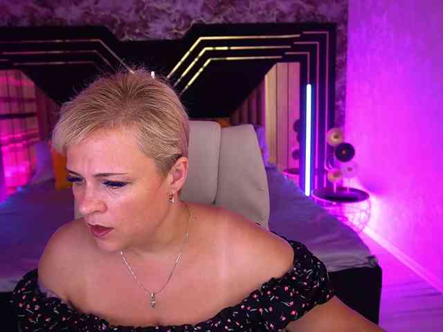 CrystalVibe webcam