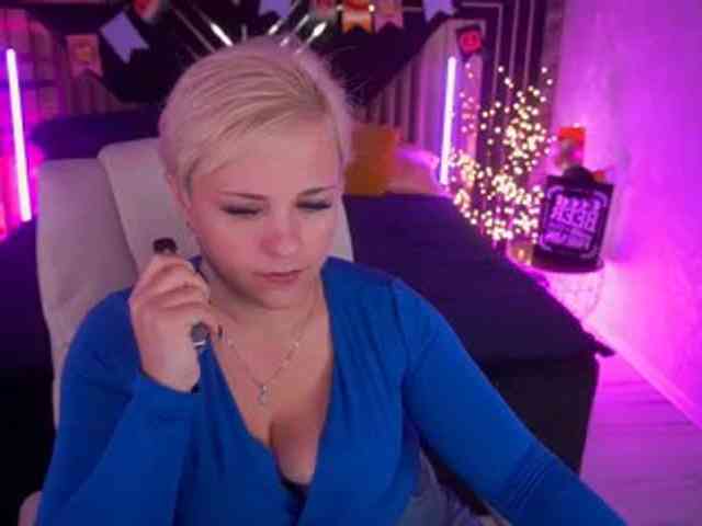 crystalvibe's live room