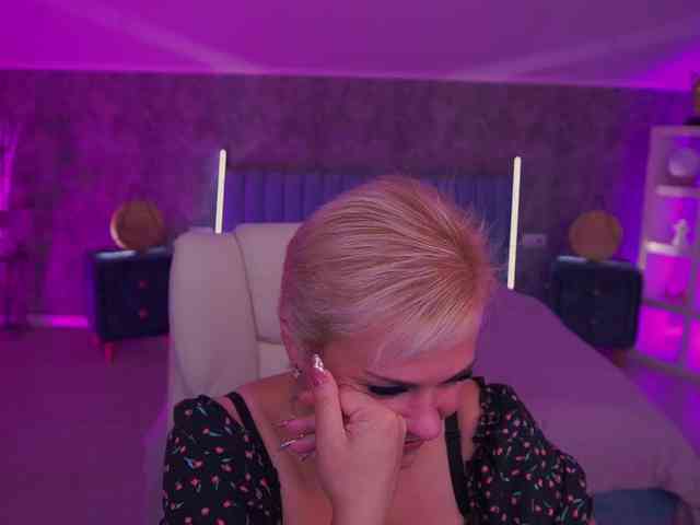 CrystalVibe Live Webcam on BongaCams