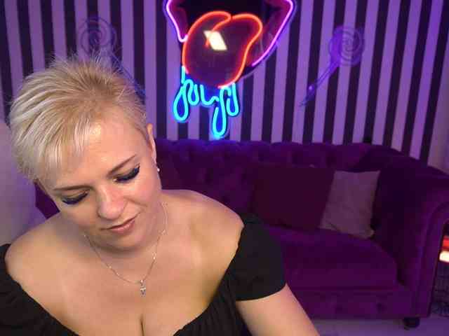 CrystalVibe webcam