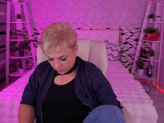 CrystalVibe webcam