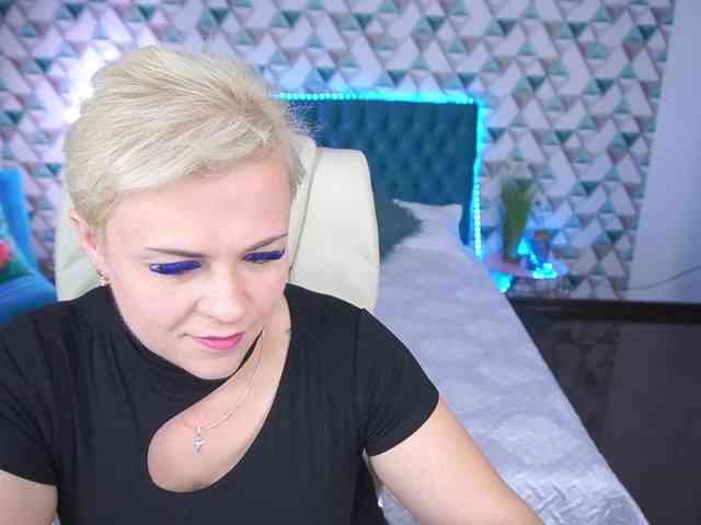 CrystalVibe webcam