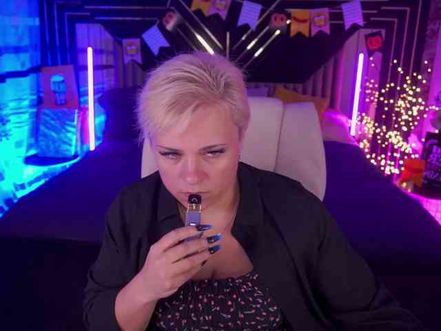 CrystalVibe webcam
