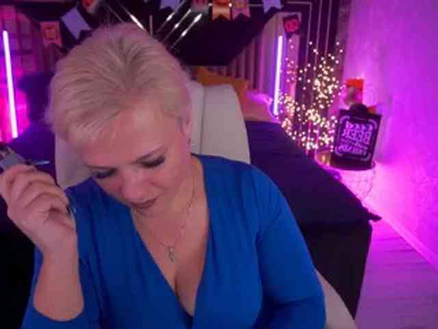 CrystalVibe webcam