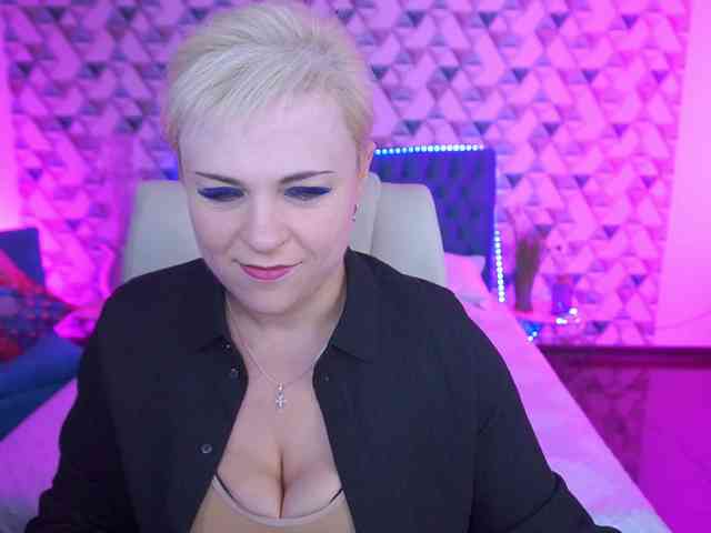 CrystalVibe Live Webcam on BongaCams