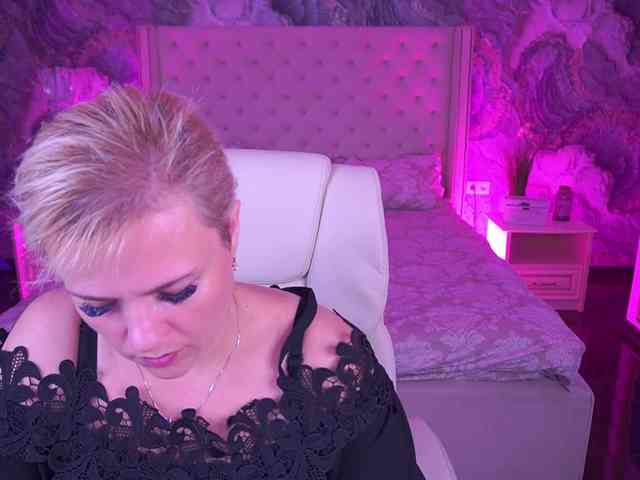 CrystalVibe webcam