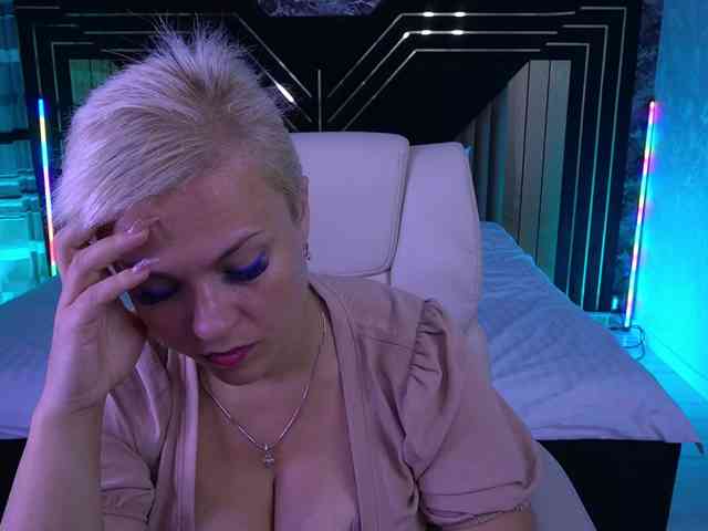 CrystalVibe webcam