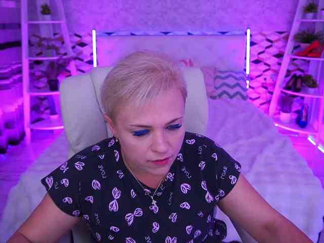 CrystalVibe webcam