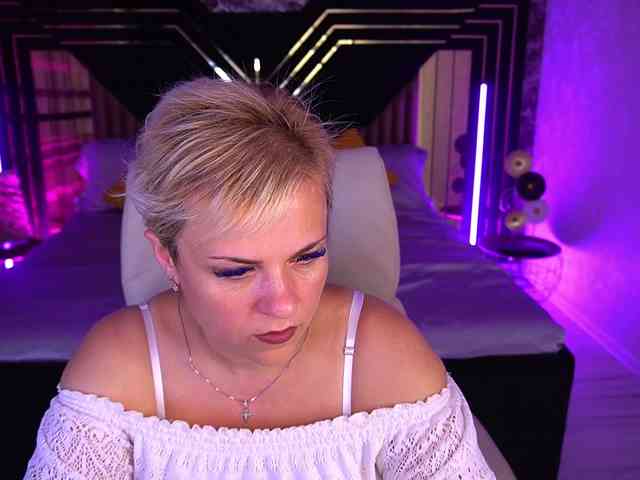 CrystalVibe webcam
