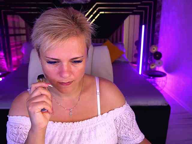 CrystalVibe webcam