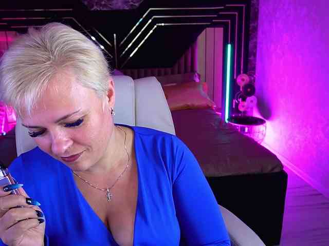 crystalvibe's live room