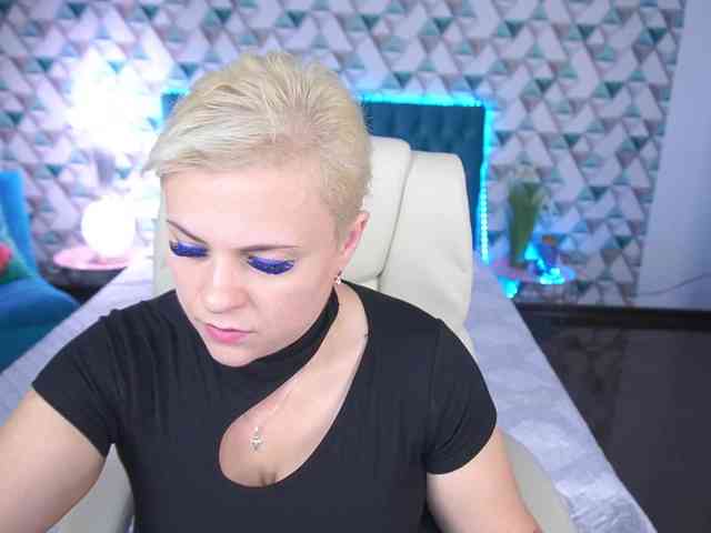 CrystalVibe webcam