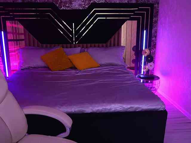 CrystalVibe webcam