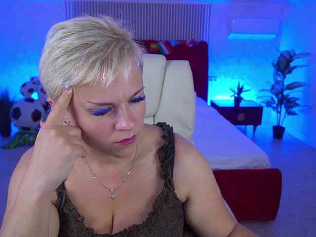 CrystalVibe webcam