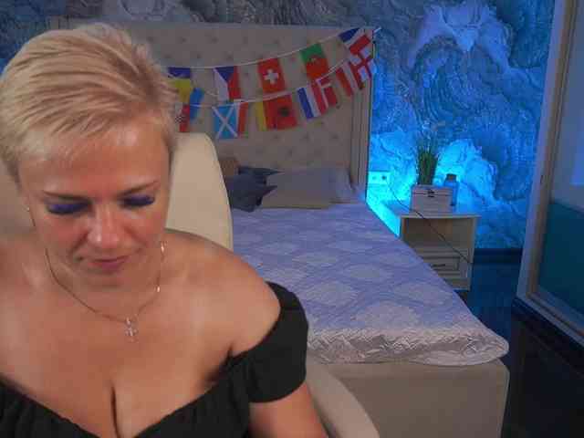 CrystalVibe webcam
