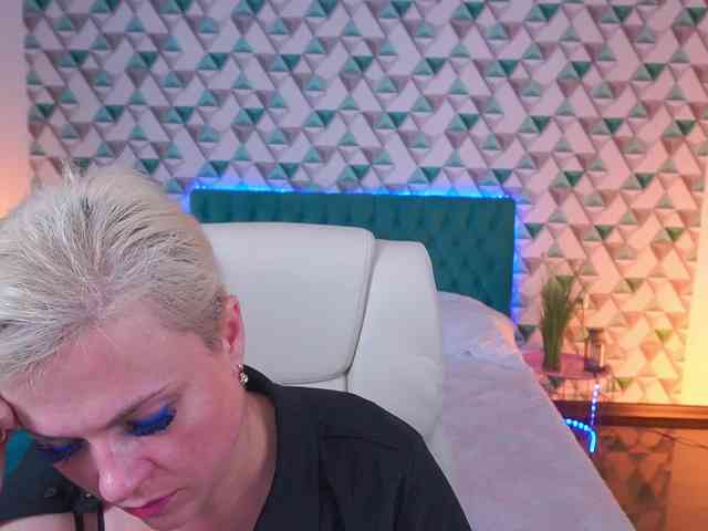 CrystalVibe webcam