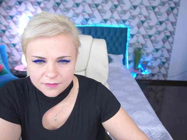 CrystalVibe webcam