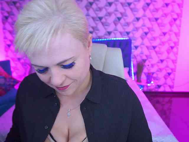 CrystalVibe Live Webcam on BongaCams
