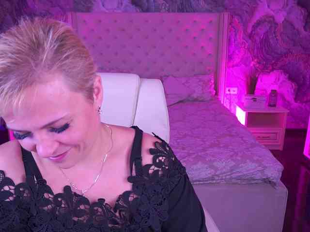 CrystalVibe webcam