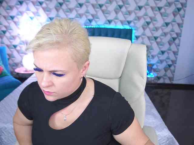 CrystalVibe webcam