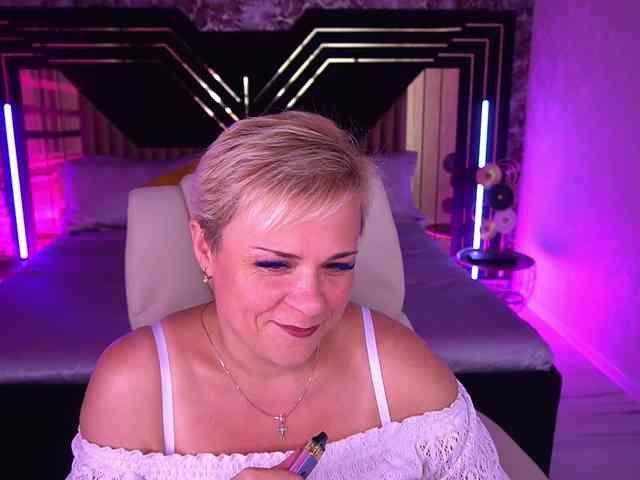 CrystalVibe webcam