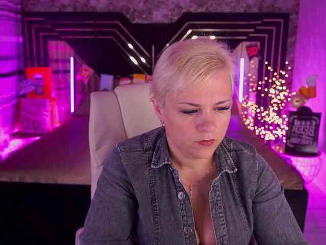 CrystalVibe webcam