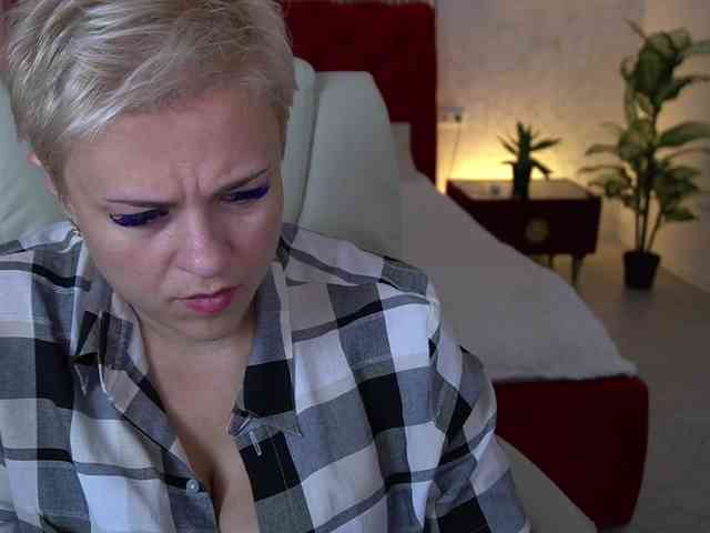 CrystalVibe webcam