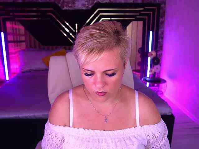 CrystalVibe webcam