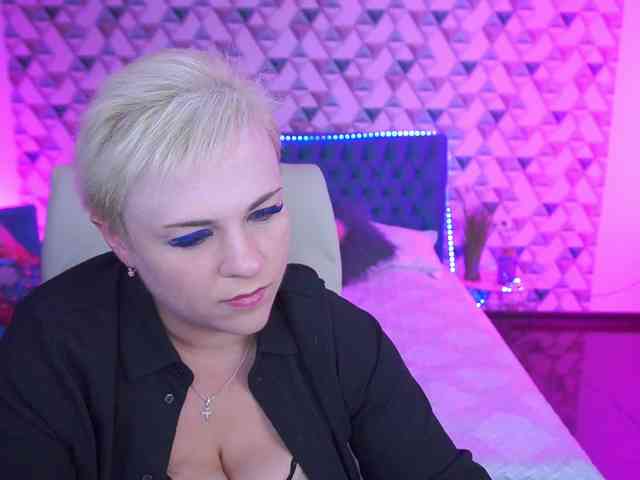 CrystalVibe webcam