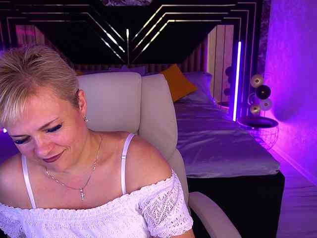CrystalVibe webcam