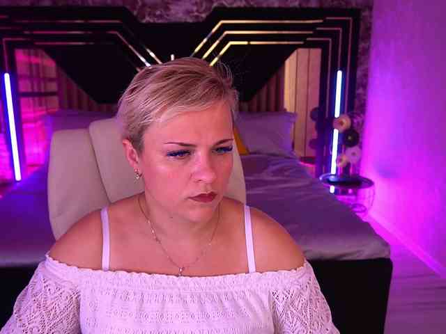 CrystalVibe webcam